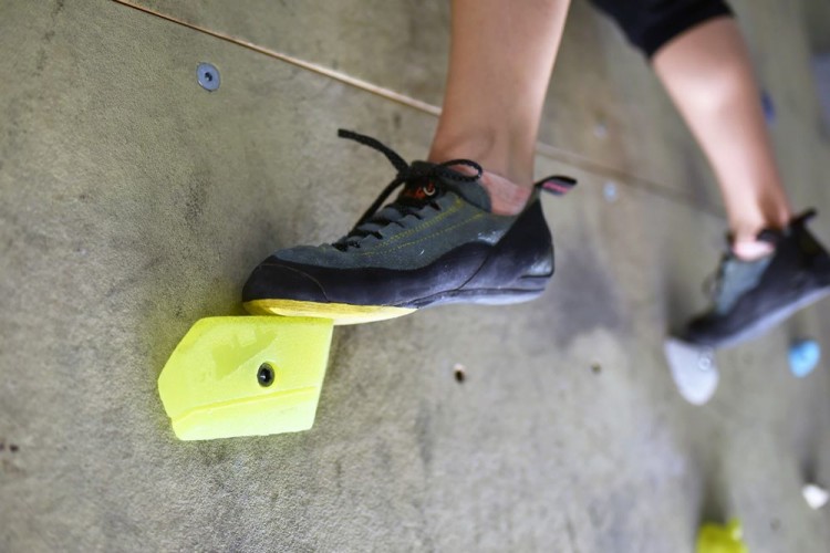 bouldering climbing shoes